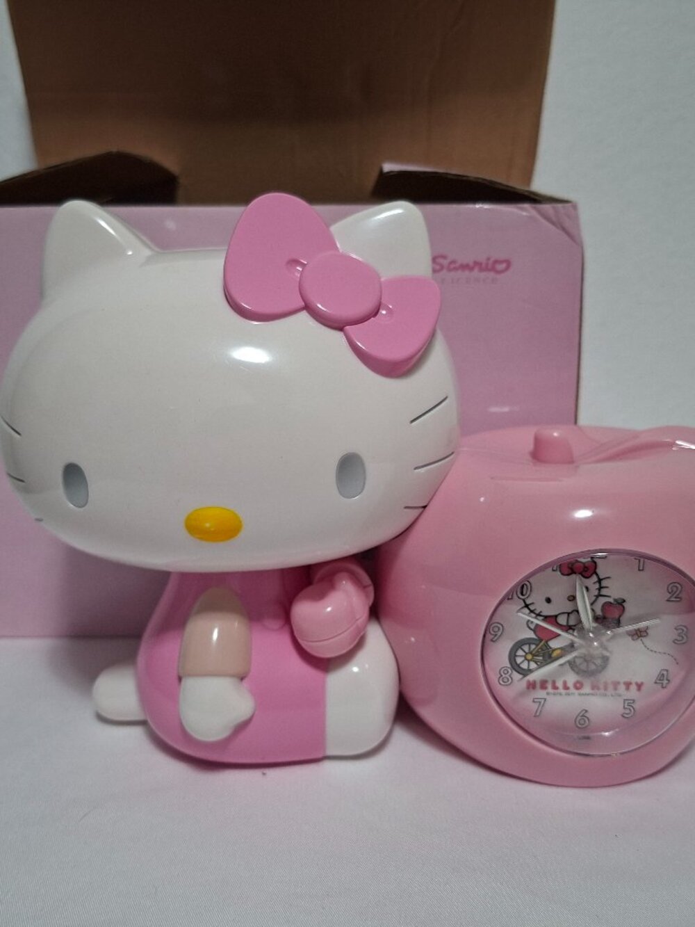 Sanrio Hello Kitty Pink Apple Shaped Desk Clock Collectible